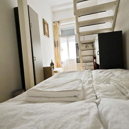 Center Apartment 5 Private Room For 19 People Будапеща Екстериор снимка