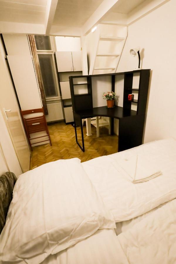Center Apartment 5 Private Room For 19 People Будапеща Екстериор снимка
