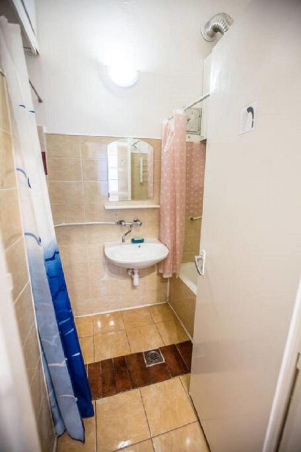 Center Apartment 5 Private Room For 19 People Будапеща Екстериор снимка