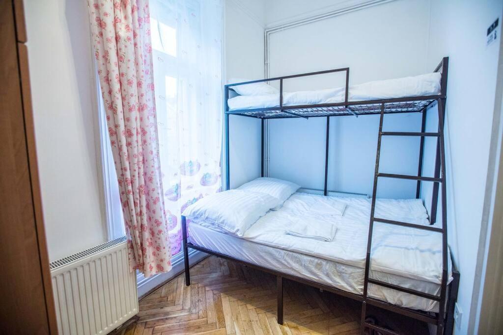 Center Apartment 5 Private Room For 19 People Будапеща Екстериор снимка