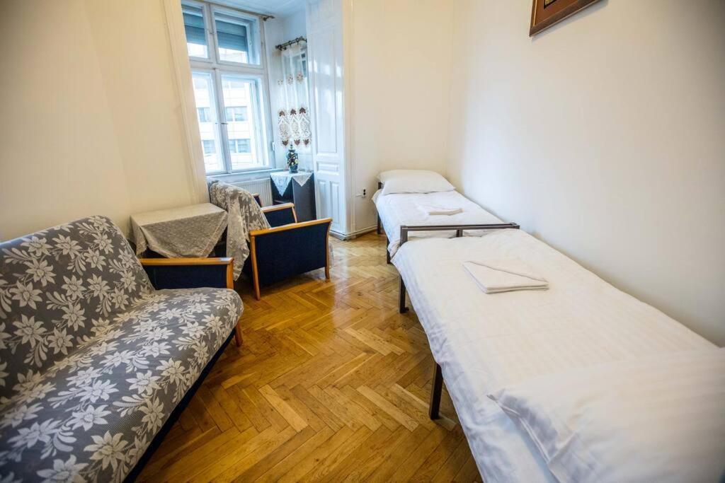 Center Apartment 5 Private Room For 19 People Будапеща Екстериор снимка