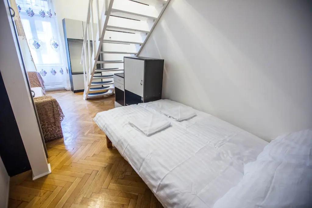 Center Apartment 5 Private Room For 19 People Будапеща Екстериор снимка