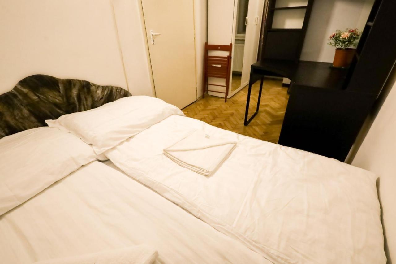 Center Apartment 5 Private Room For 19 People Будапеща Екстериор снимка
