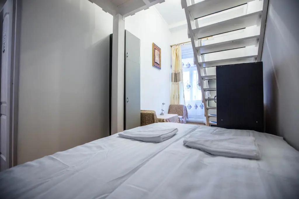 Center Apartment 5 Private Room For 19 People Будапеща Екстериор снимка