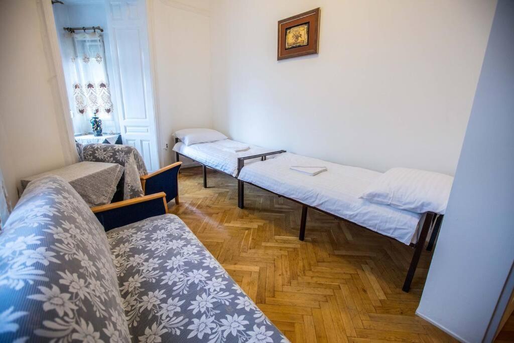 Center Apartment 5 Private Room For 19 People Будапеща Екстериор снимка