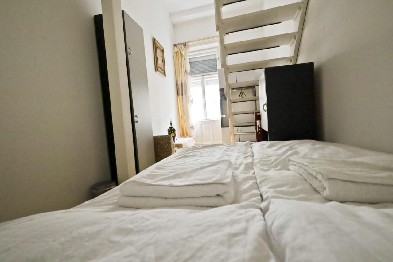 Center Apartment 5 Private Room For 19 People Будапеща Екстериор снимка
