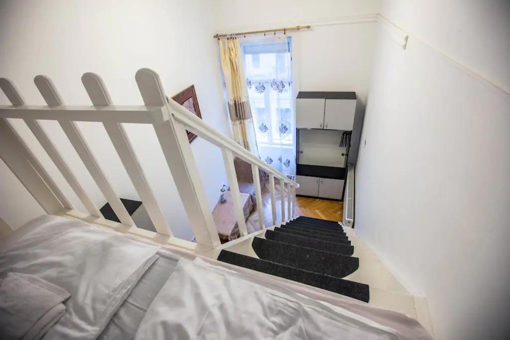 Center Apartment 5 Private Room For 19 People Будапеща Екстериор снимка